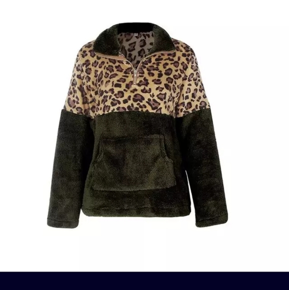 Last 1 leopard animal print two-tone pullover top - Picture 2 of 9